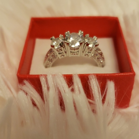 SALE !! Engagement/Fashion Ring NWOT - Picture 2 of 11